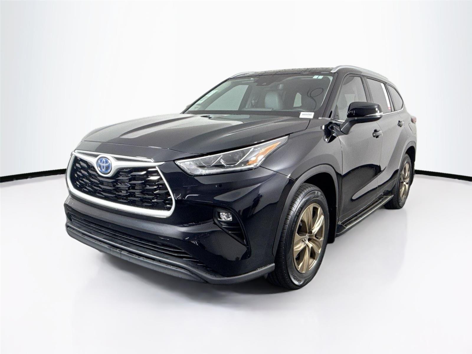 2023 Toyota Highlander Hybrid Bronze Edition photo 2