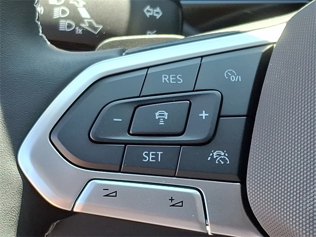 2025 Volkswagen Atlas SE Technology photo 17