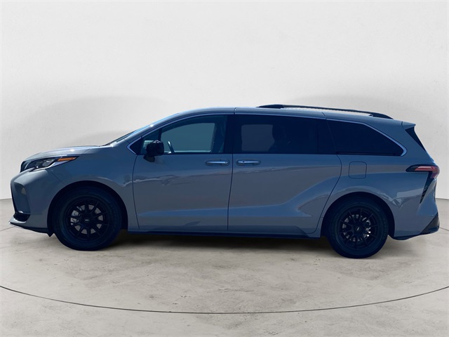 2023 Toyota Sienna XSE photo 2