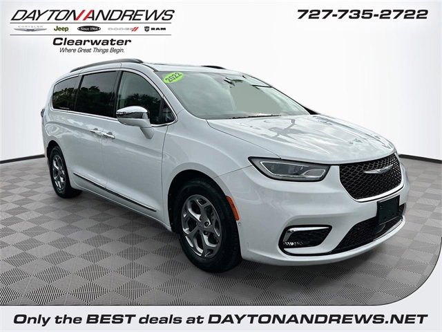 2022 Chrysler Pacifica Limited's photo