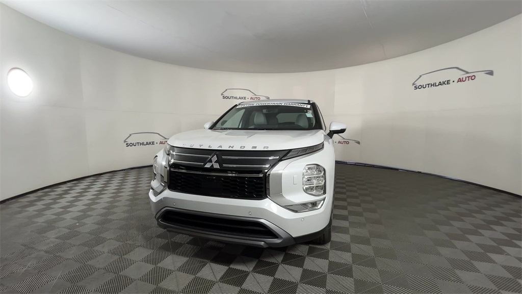 2025 Mitsubishi Outlander SE photo 3