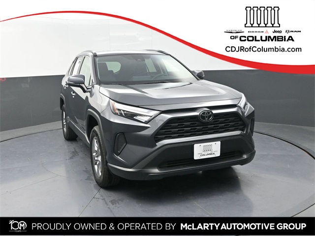 2025 Toyota RAV4 XLE's photo