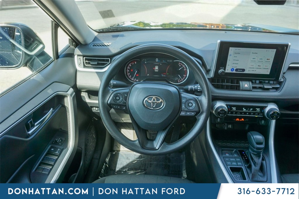 2023 Toyota RAV4 XLE photo 4