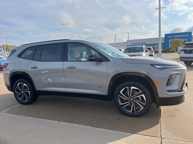 2026 Buick Enclave Sport Touring photo 2