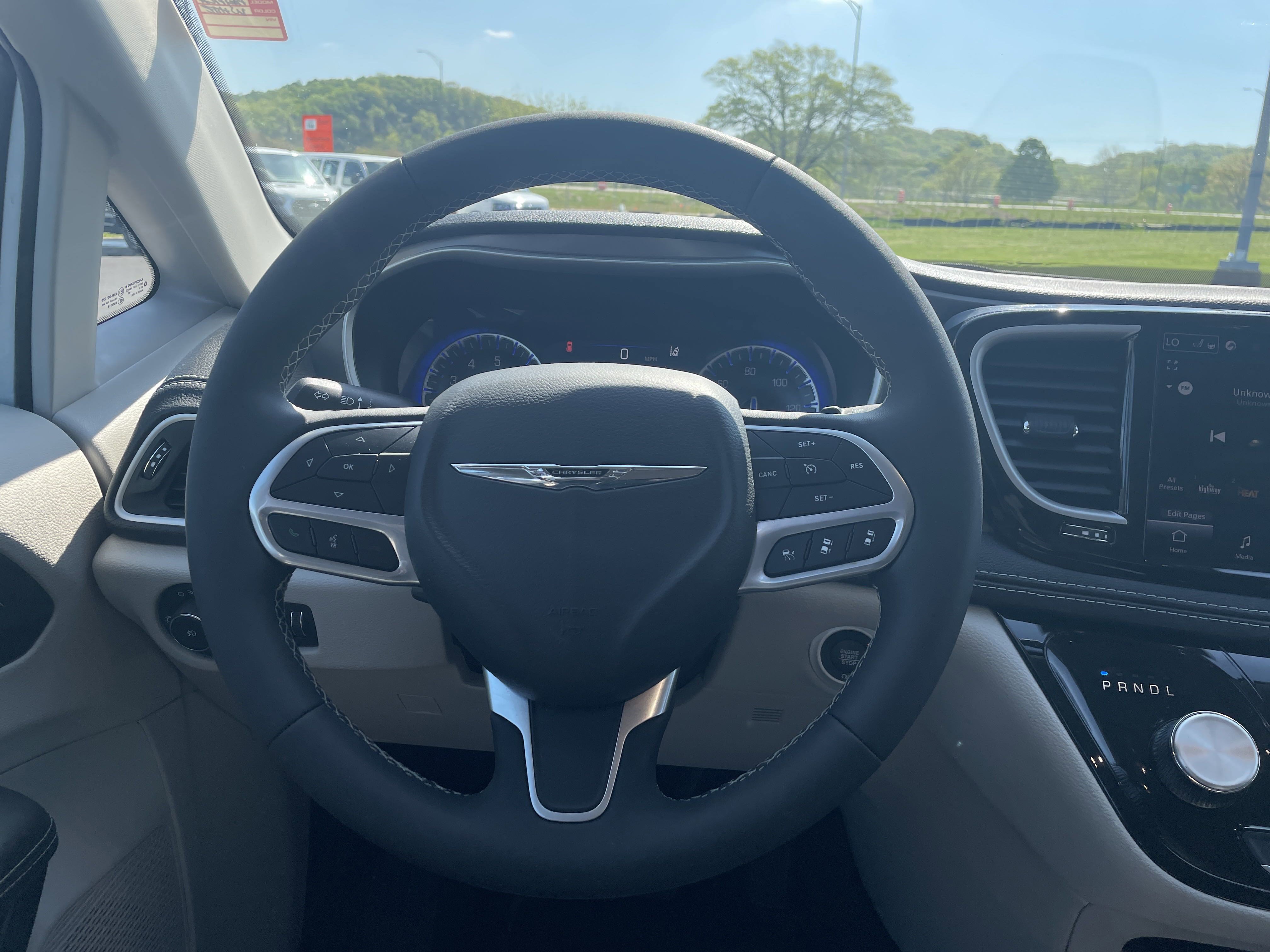 2024 Chrysler Pacifica Touring L photo 14