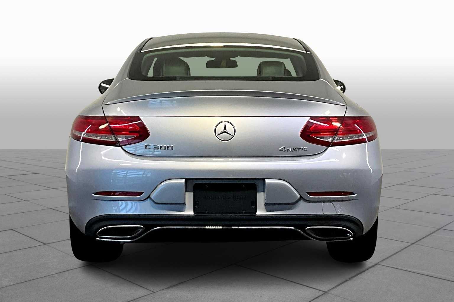 2017 Mercedes Benz C 300 4MATIC photo 4