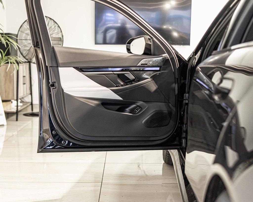 2025 BMW M5 - Image 30