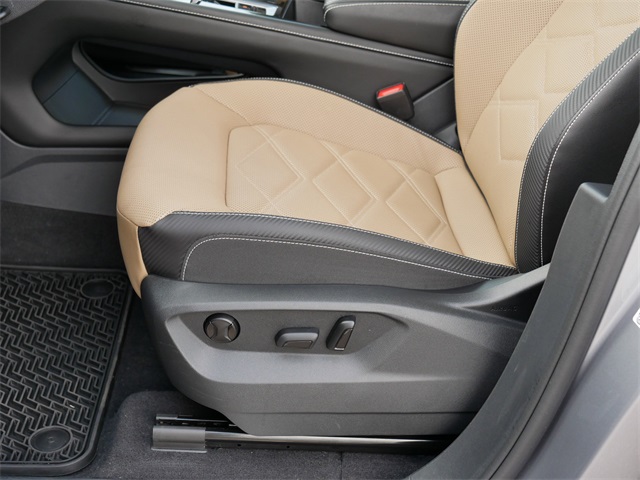 2024 Volkswagen Atlas Cross Sport SE Technology photo 13