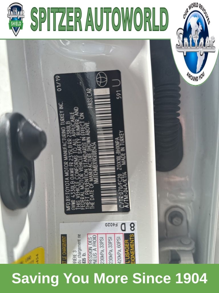 2019 Toyota C-HR LE photo 4