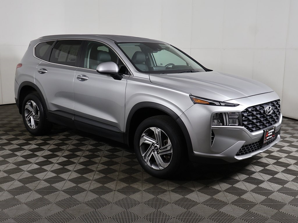 2022 Hyundai Santa Fe SE photo 2