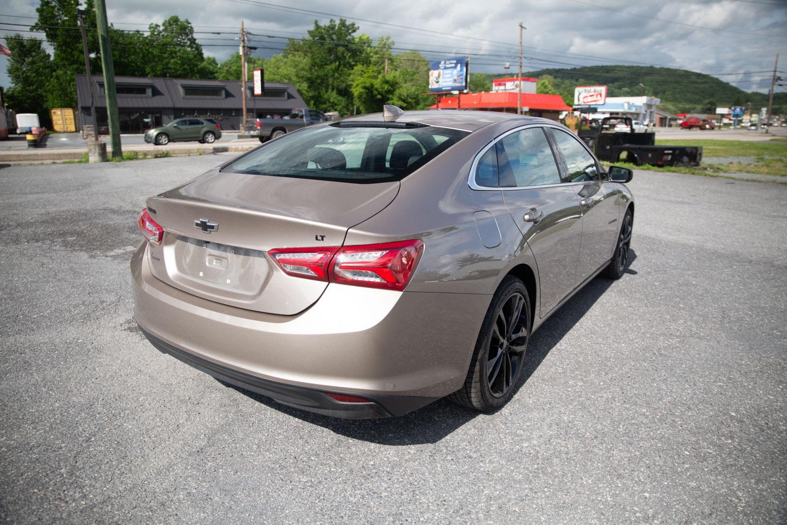 2022 Chevrolet Malibu 1LT photo 3