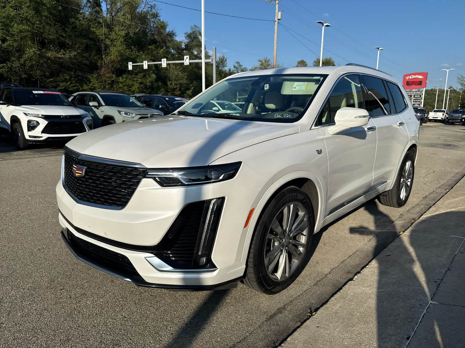 2023 Cadillac XT6 Premium Luxury photo 3