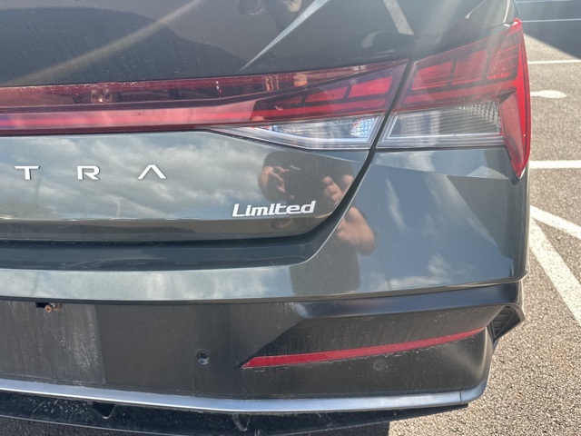 2024 Hyundai Elantra Limited photo 4
