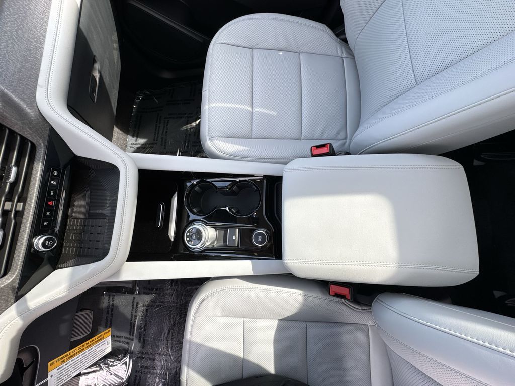 2025 Ford Explorer Platinum photo 22
