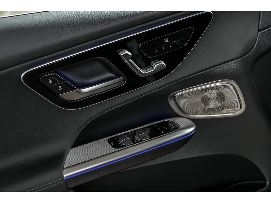 2026 Mercedes Benz GLC 300 4MATIC photo 3