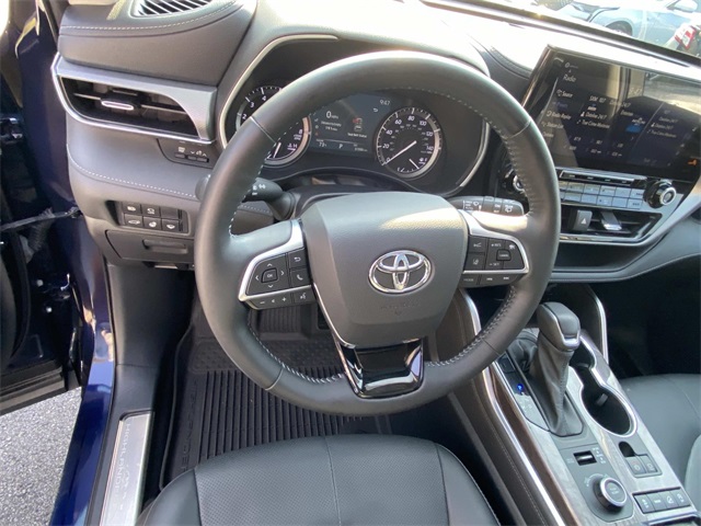 2021 Toyota Highlander Platinum photo 23
