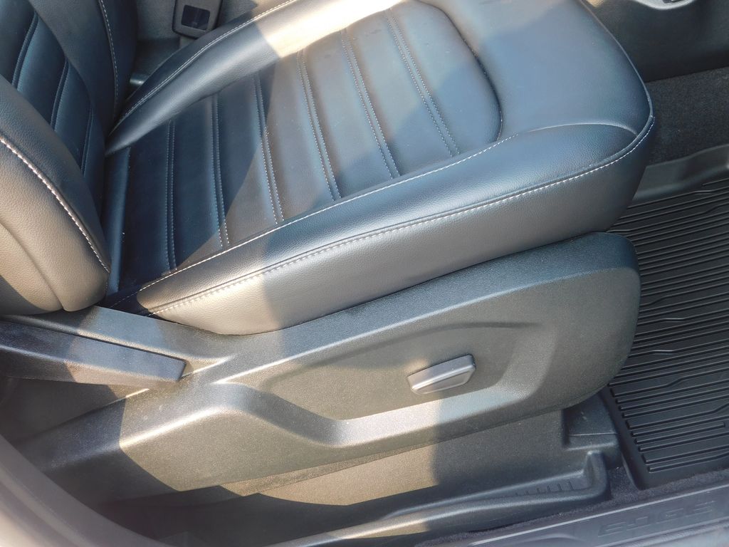 2022 Ford Edge SEL photo 11