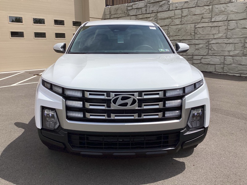 2025 Hyundai Santa Cruz SE photo 2