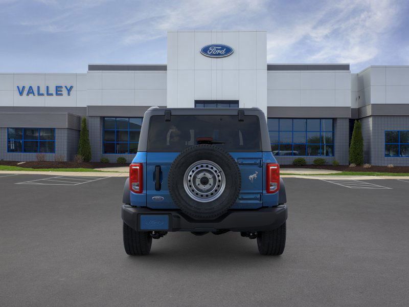 2025 Ford Bronco Base photo 3