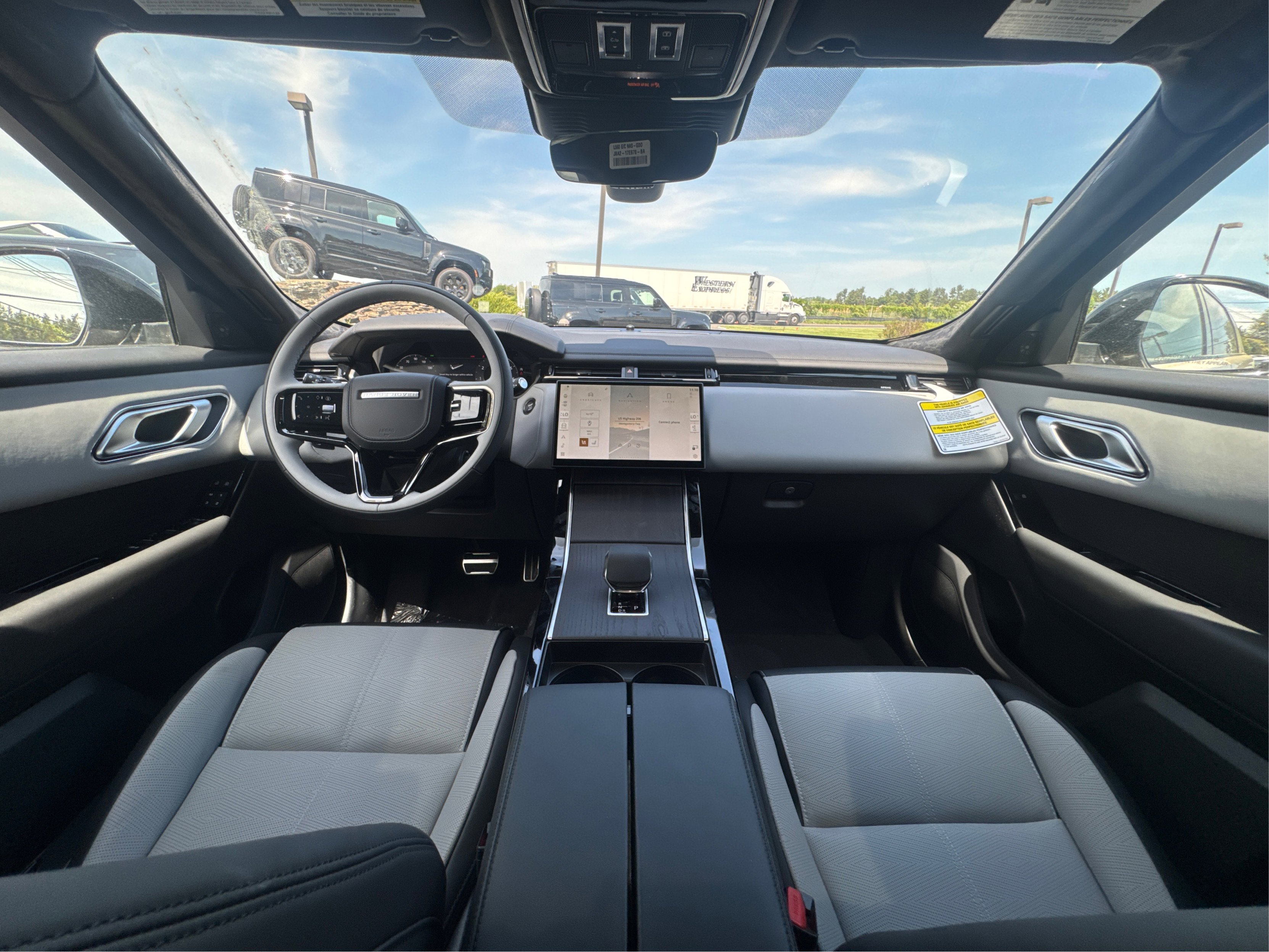 2026 Land Rover Range Rover Velar P400 Autobiography photo 13