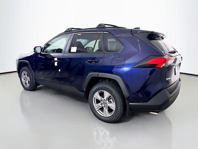 2025 Toyota RAV4 XLE photo 4