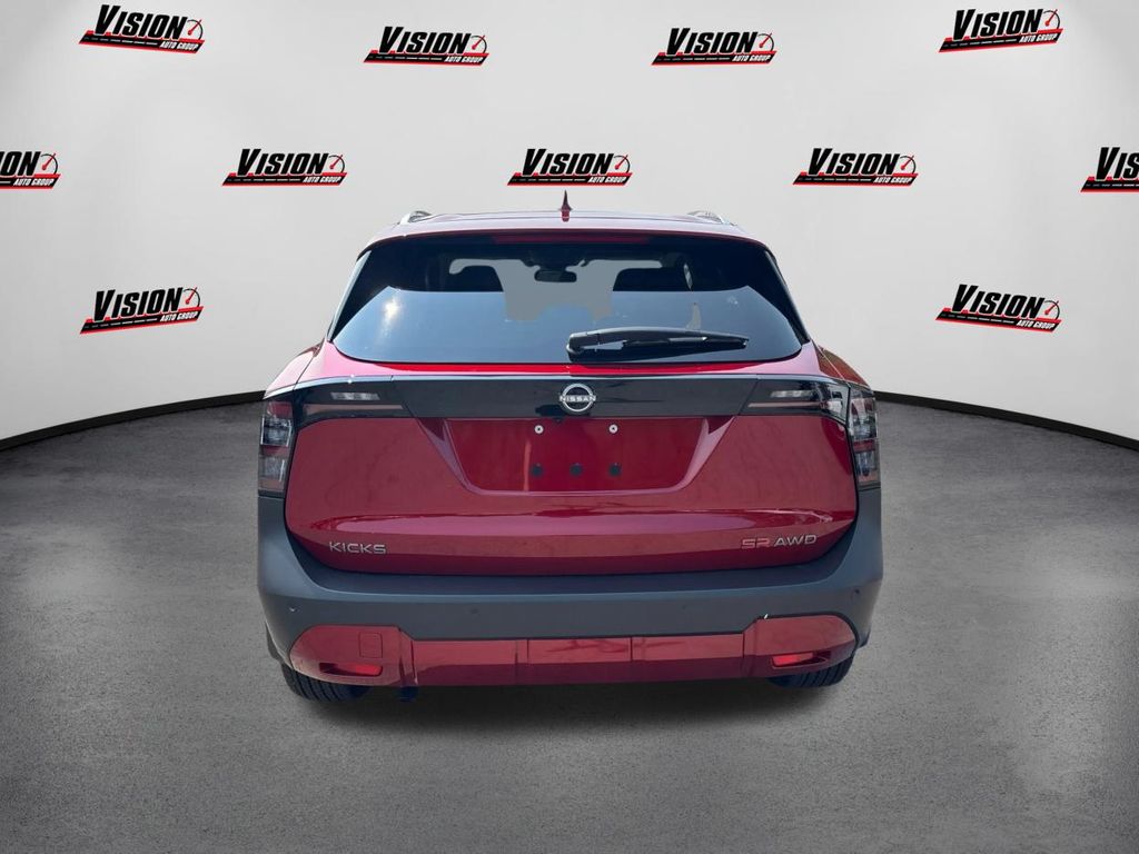 2025 Nissan Kicks SR photo 4