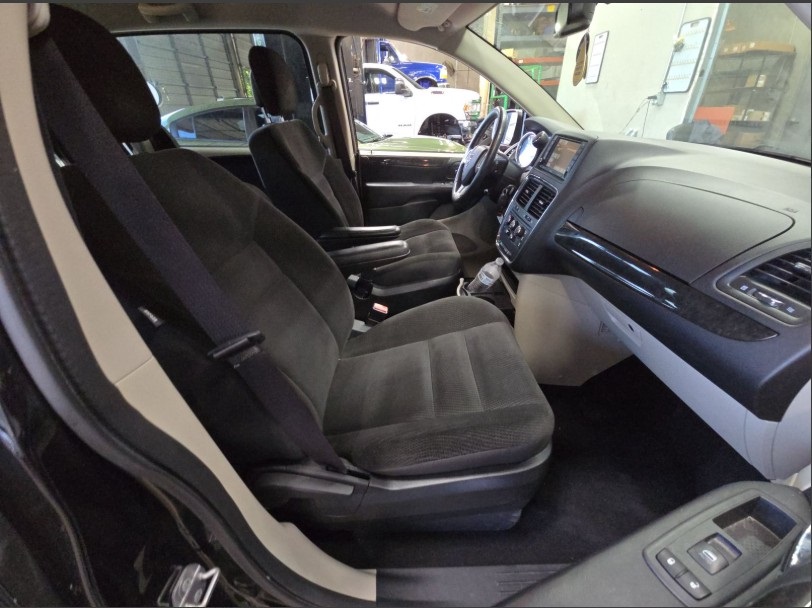 2017 Dodge Grand Caravan SE photo 13