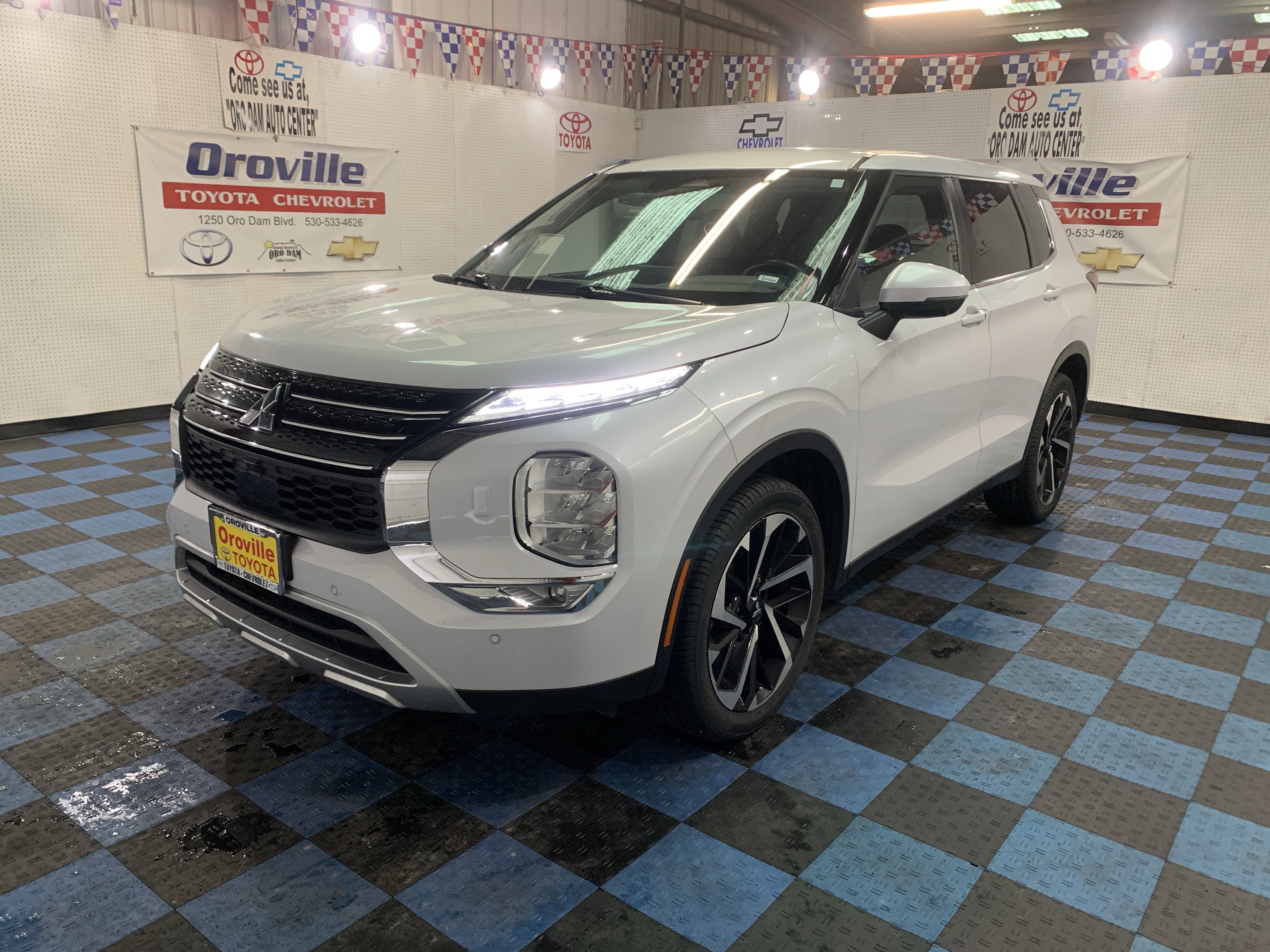 2024 Mitsubishi Outlander SE's photo