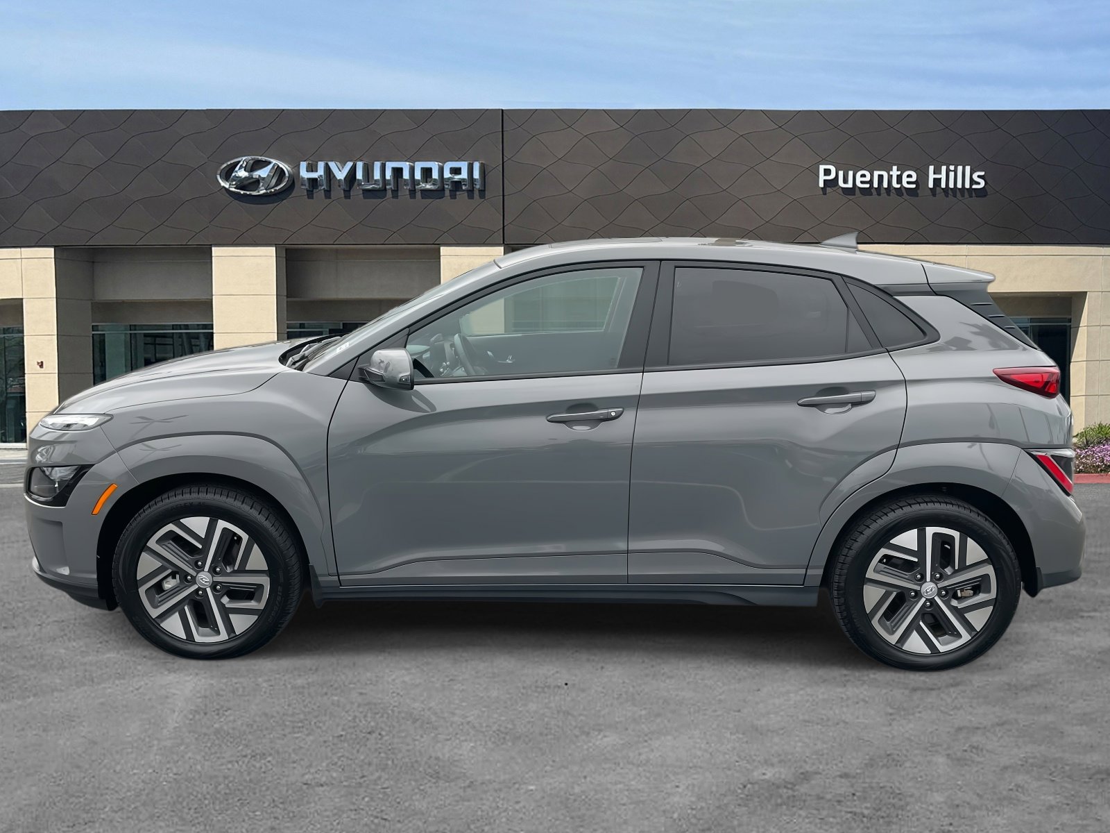 2023 Hyundai Kona Electric SEL photo 2