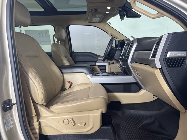 2017 Ford F-350 Lariat photo 4