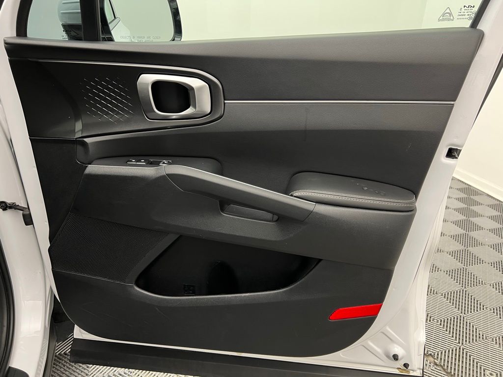 2024 Kia Sorento S photo 18