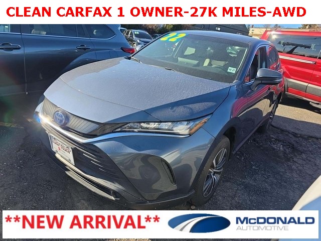 2022 Toyota Venza LE's photo