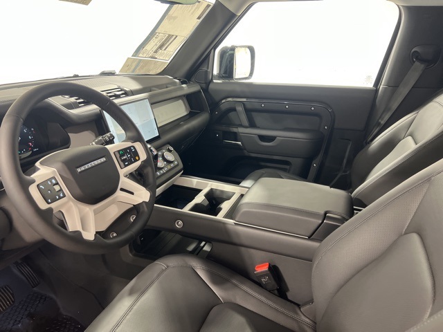 2025 Land Rover Defender 90 S photo 10
