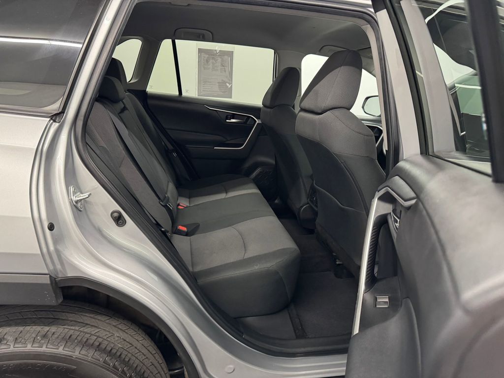 2024 Toyota RAV4 XLE photo 23