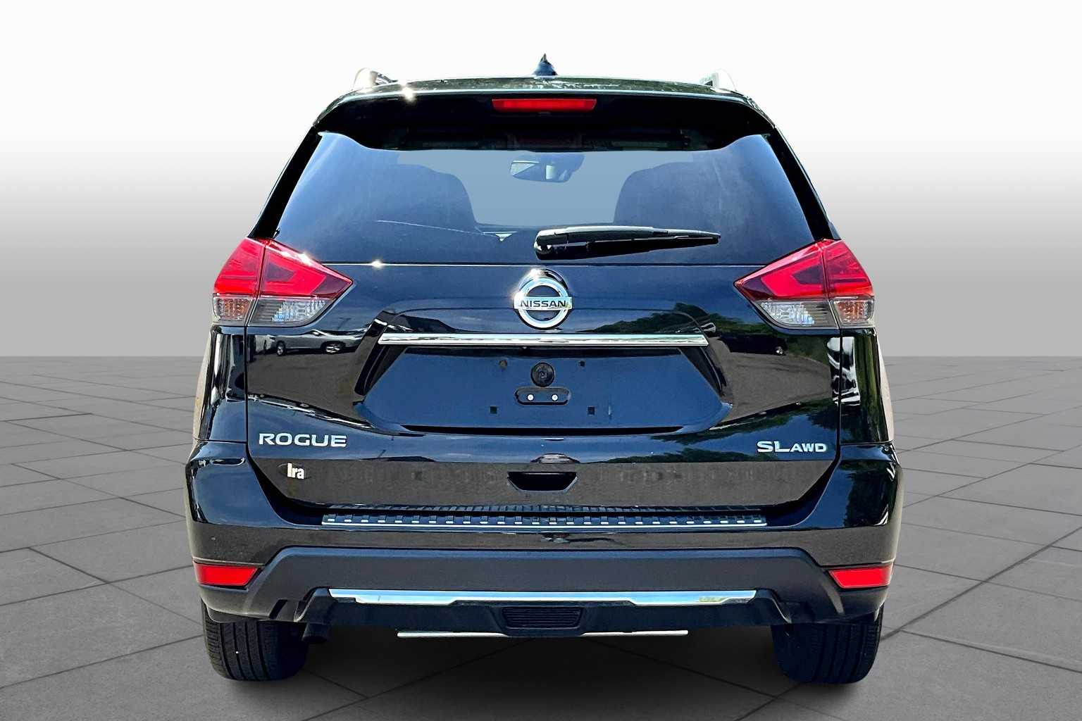 2017 Nissan Rogue SL photo 4