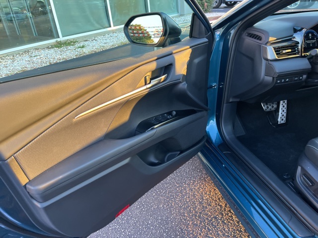 2025 Toyota Camry SE photo 4