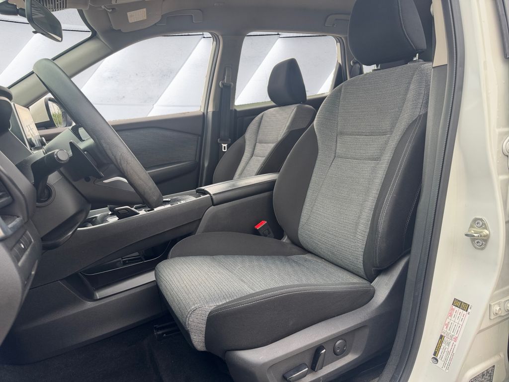 2023 Nissan Rogue SV photo 8