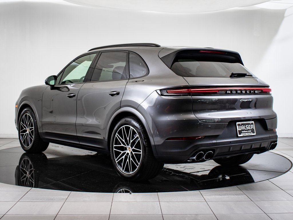 2024 Porsche Cayenne photo 3