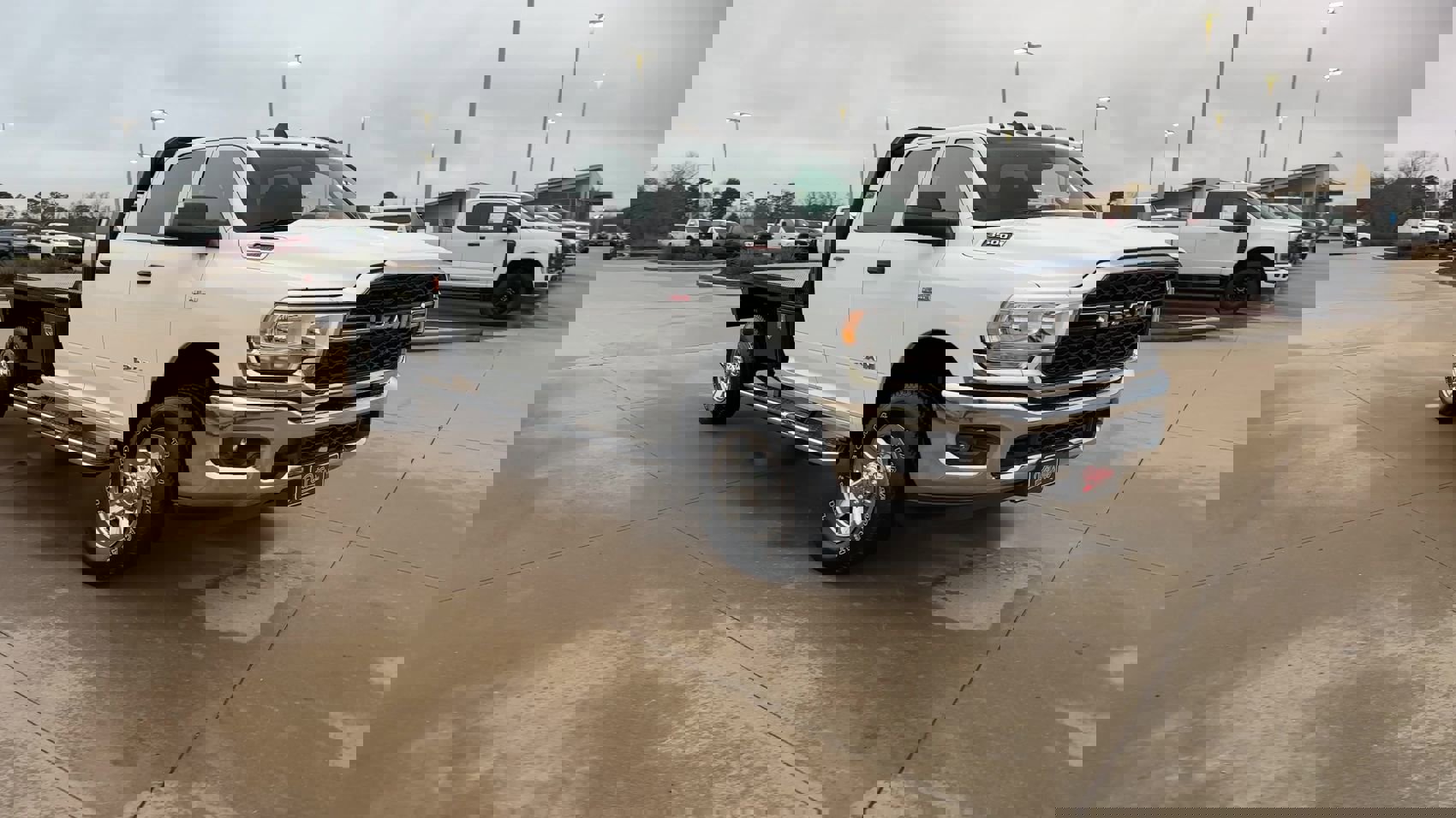2022 Ram 3500 Tradesman photo 2