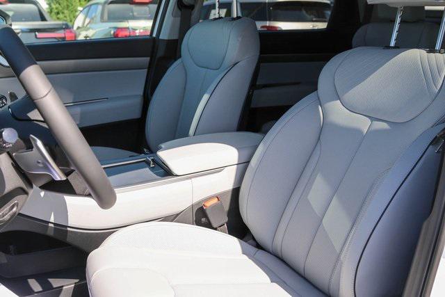 New 2025 White Hyundai SEL FWD image 9
