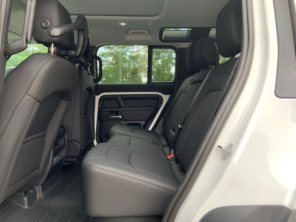 2026 Land Rover Defender 110 S photo 13