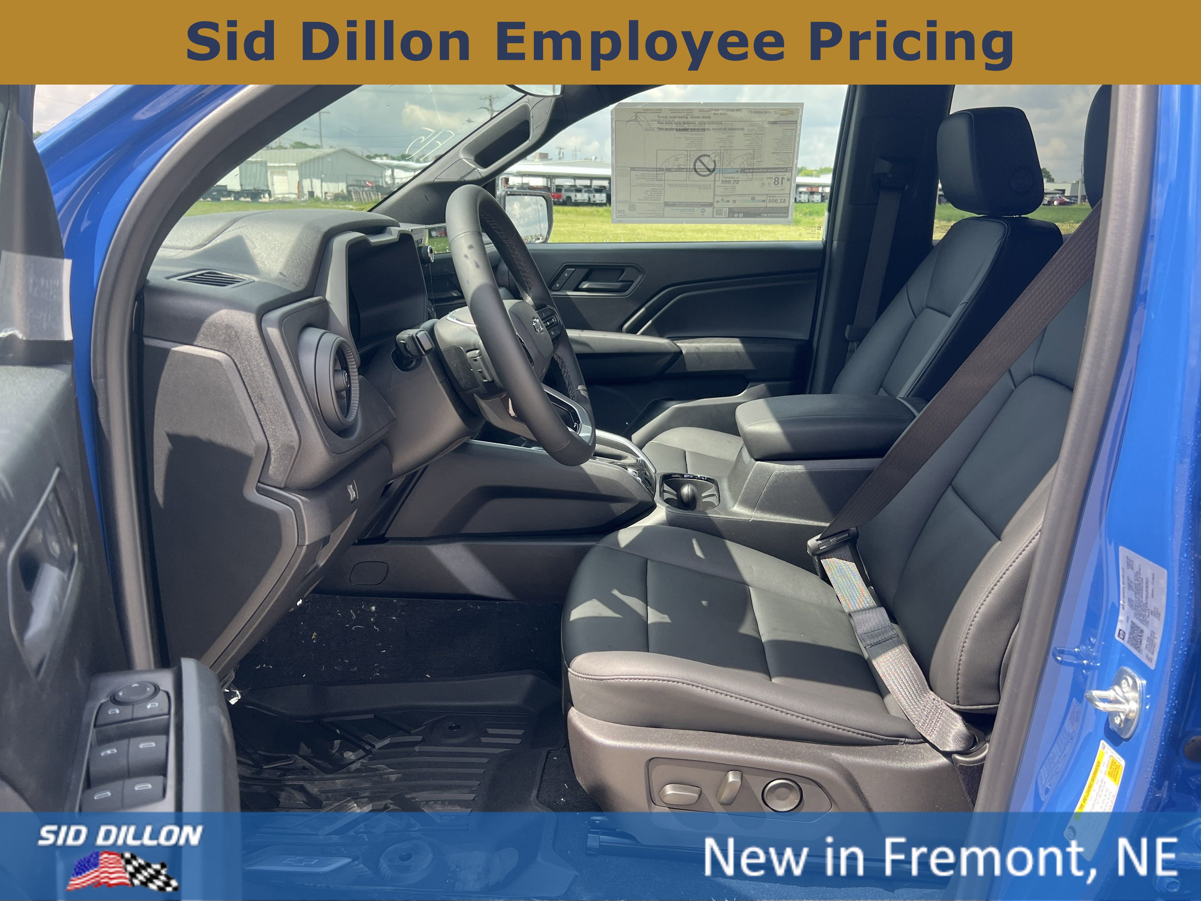 2025 Chevrolet Colorado Trail Boss photo 2