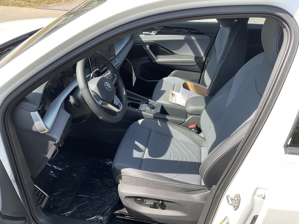 2025 Volkswagen Tiguan SE R-Line Black photo 3