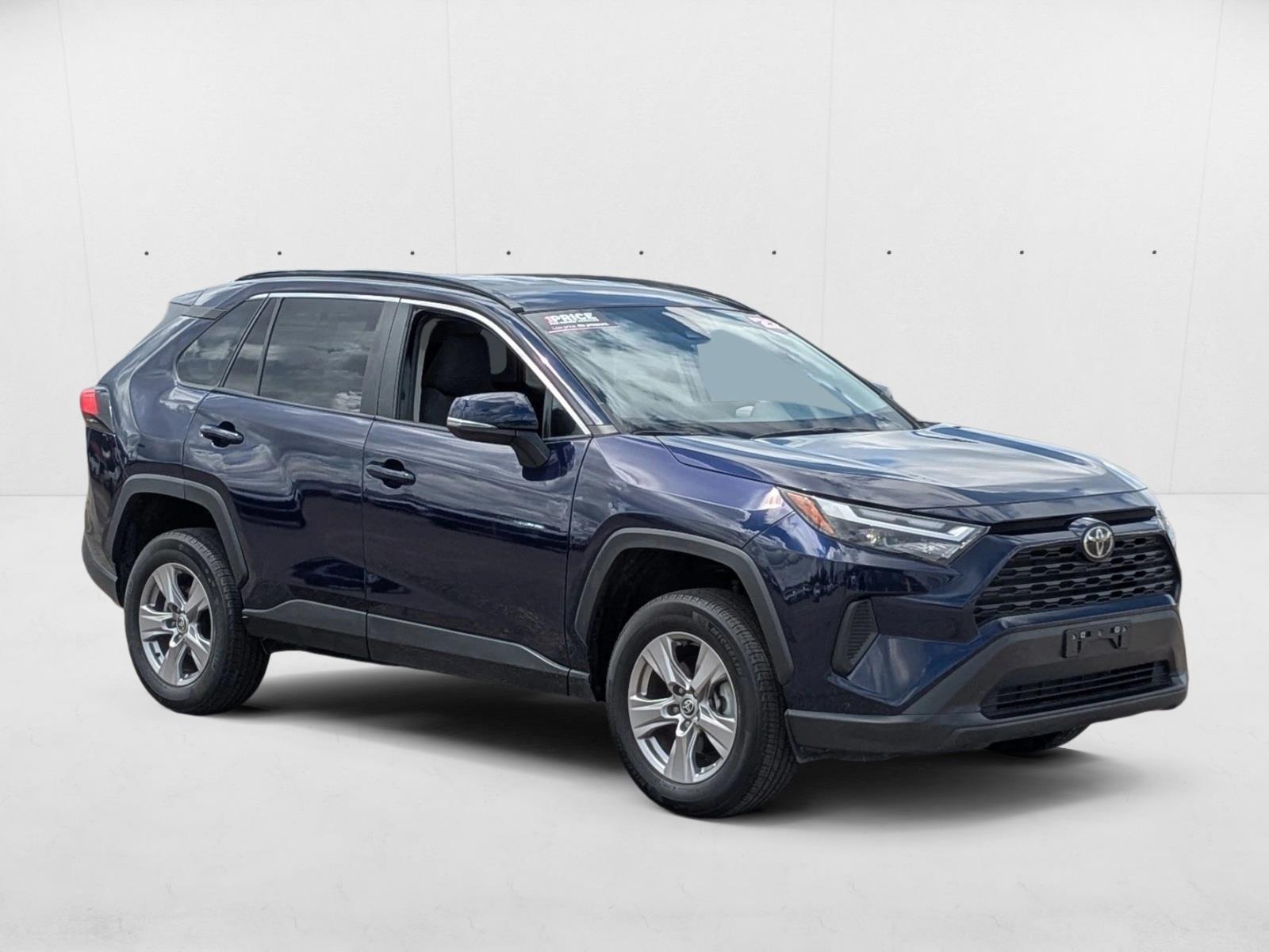 2022 Toyota RAV4 XLE photo 2