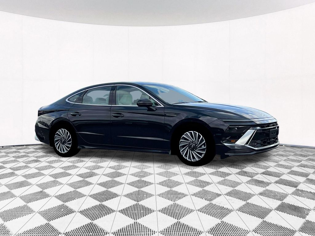 2025 Hyundai Sonata Hybrid Limited photo 3