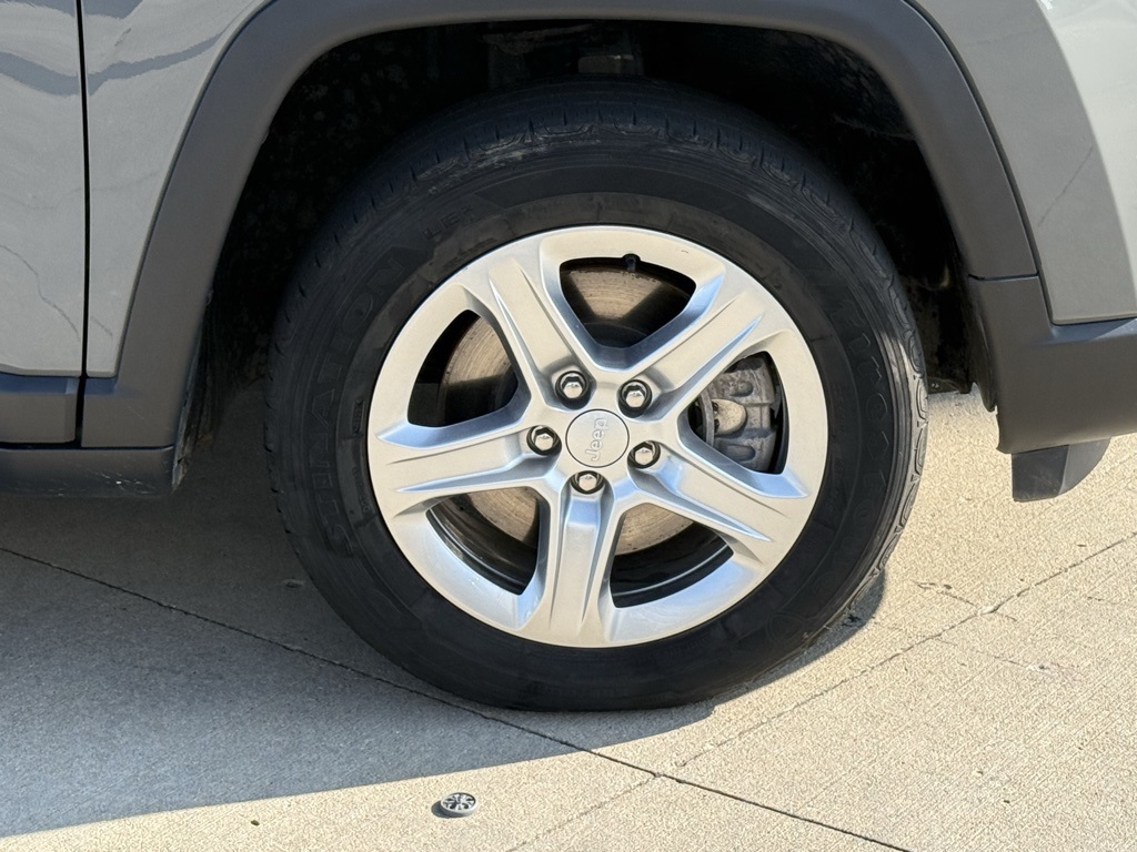 2024 Jeep Compass Latitude photo 8