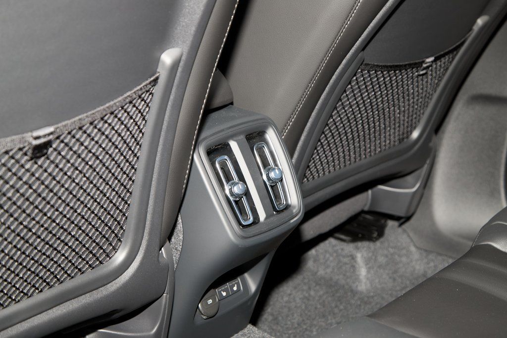 2026 VOLVO XC40 - Image 20