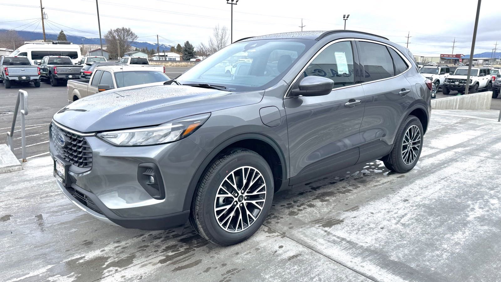 2025 Ford Escape Plug-In Hybrid photo 2
