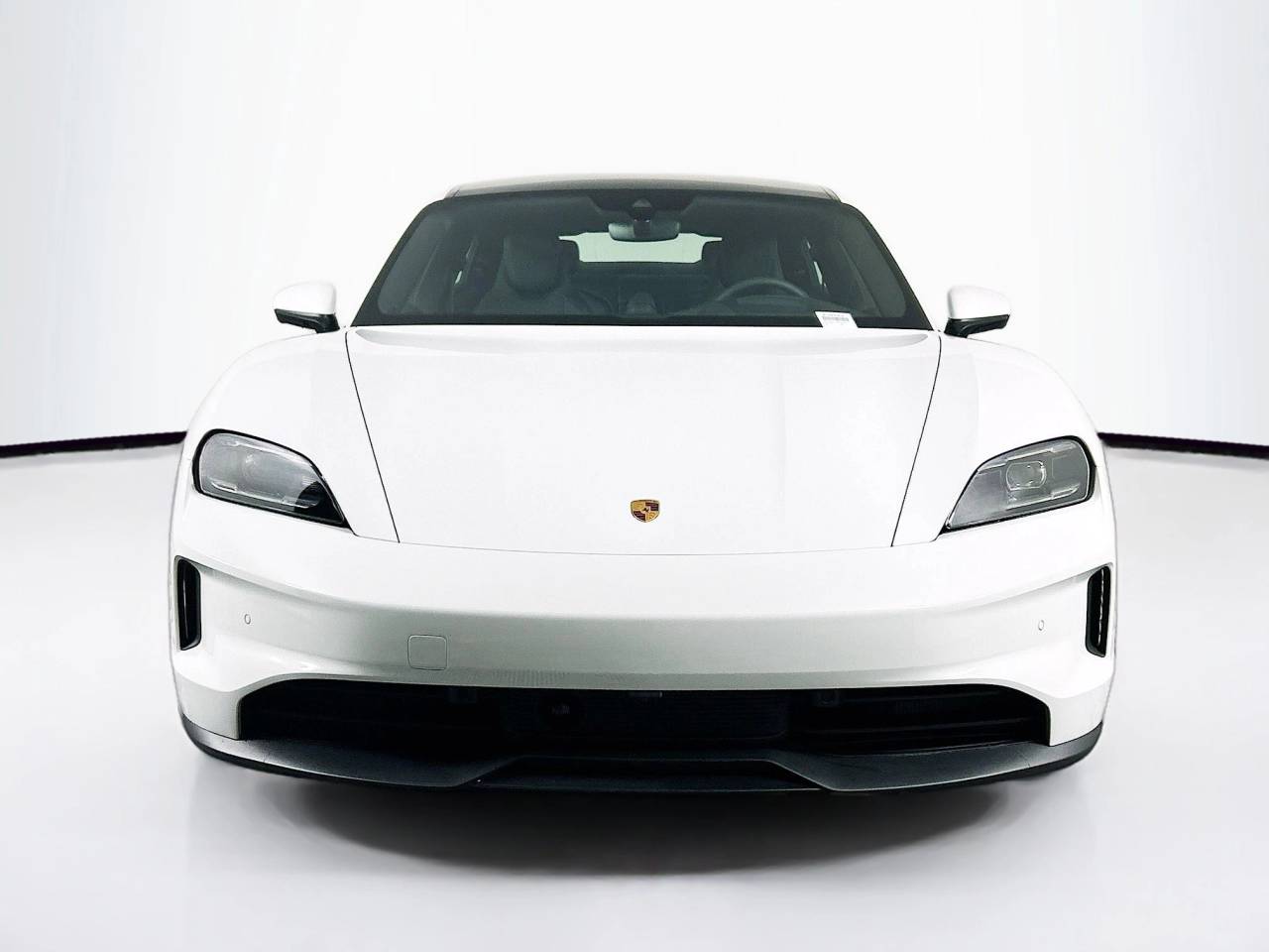 2025 Porsche Taycan photo 2