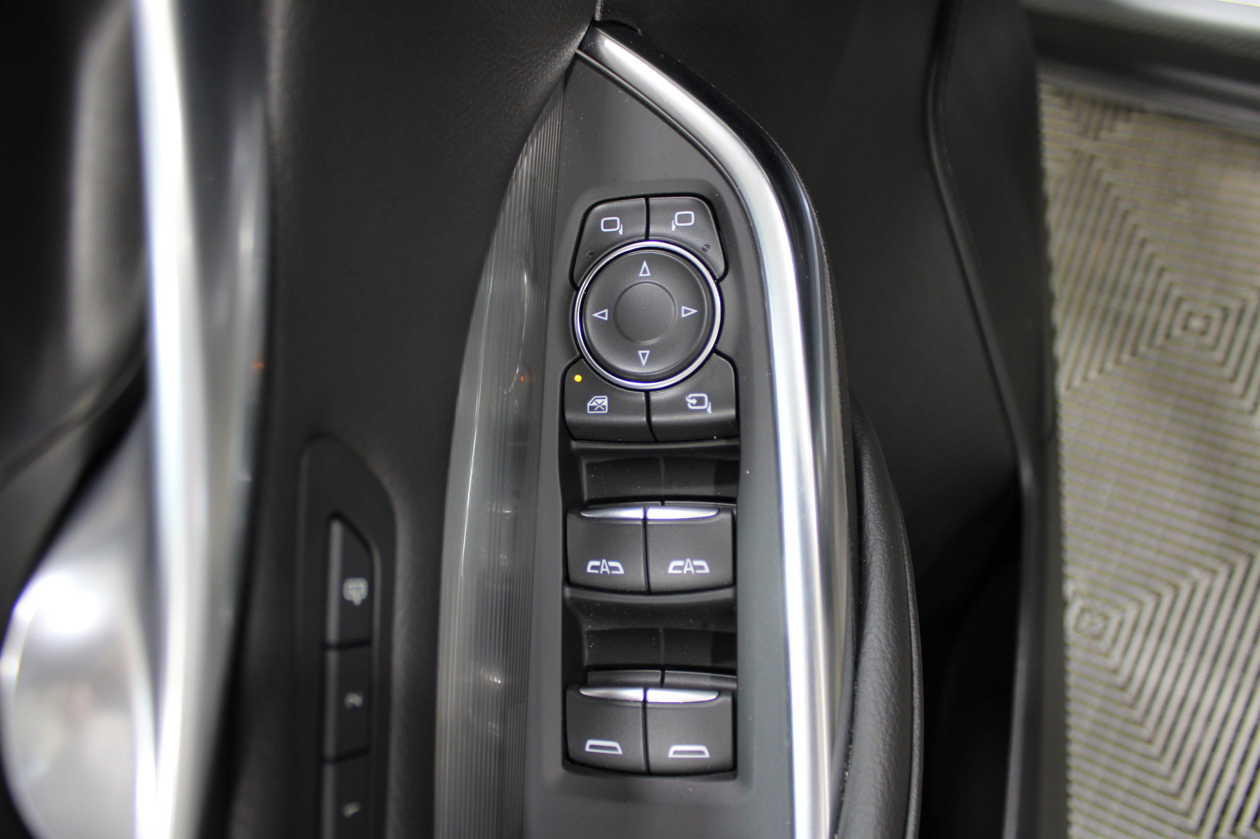 2025 Cadillac XT4 Premium Luxury photo 3